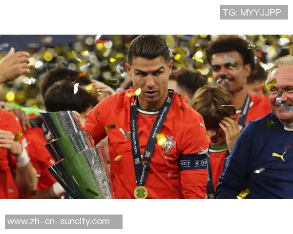 C罗因国家队停赛缺席FIFA投票B席代为投票引关注